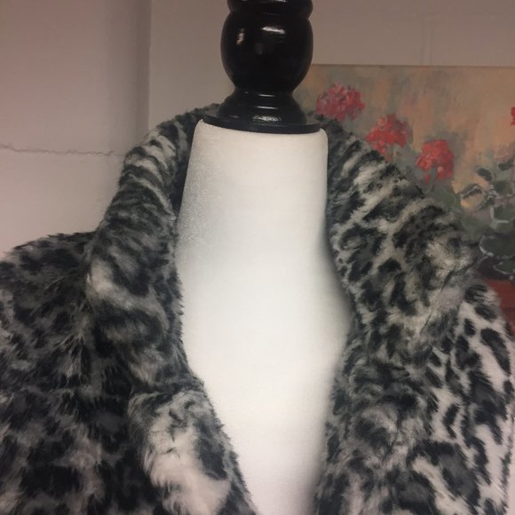 Seductions Faux Fur Vest Women, medium - Picture 3 of 12